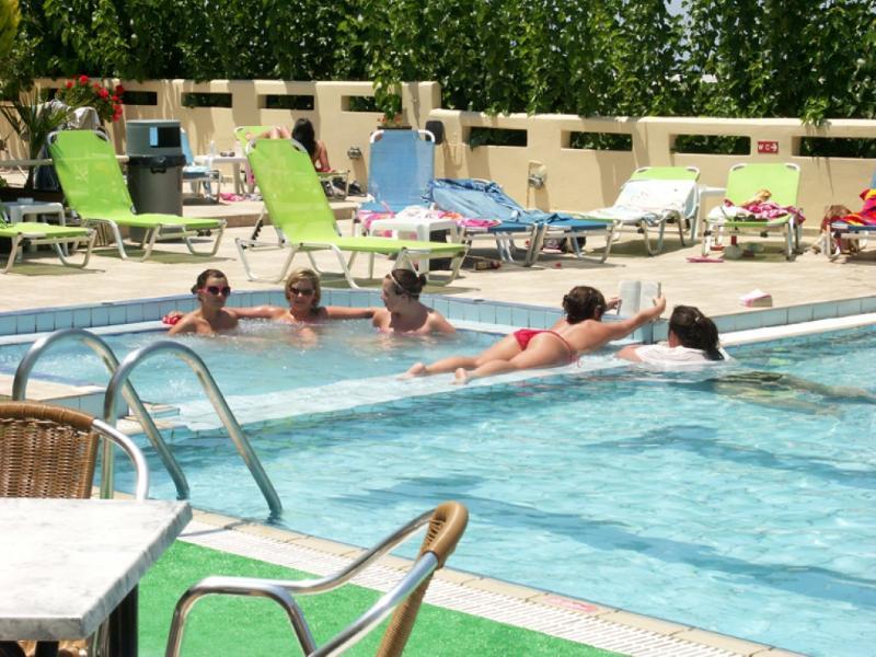 Nikos Hotel Малія Екстер'єр фото